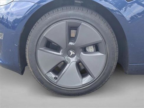 Used 2023 Tesla Model 3 Standard Range RWD image 9