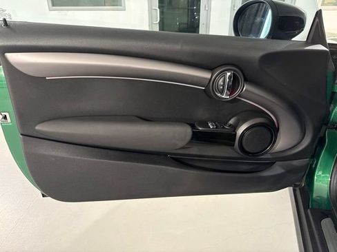 Used 2022 MINI Cooper 2-Door Hardtop FWD image 17