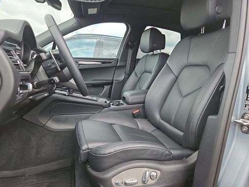 Certified 2026 Porsche Macan AWD/4WD image 5