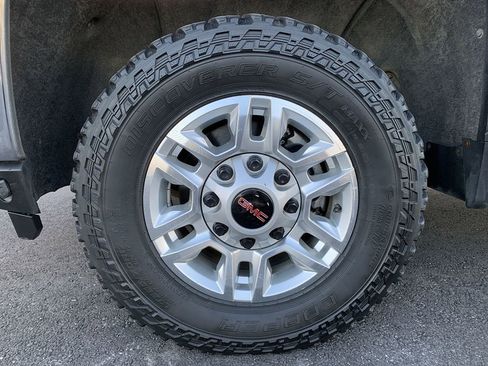 Used 2023 GMC Sierra 2500 SLE image 11