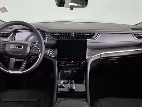 New 2025 Jeep Grand Cherokee Limited w/ Black Appearance Package image 40