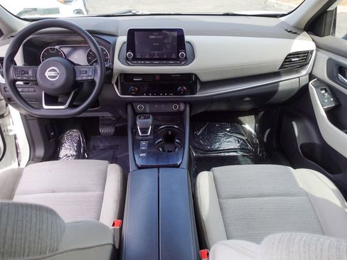 Used 2021 Nissan Rogue SV image 25