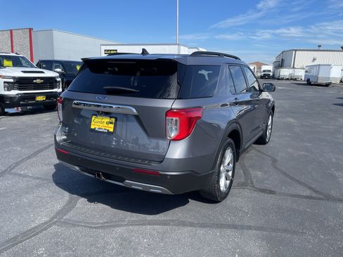 Used 2021 Ford Explorer XLT w/ Equipment Group 202A AWD/4WD image 8