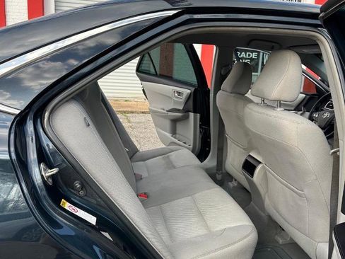Used 2017 Toyota Camry LE image 19