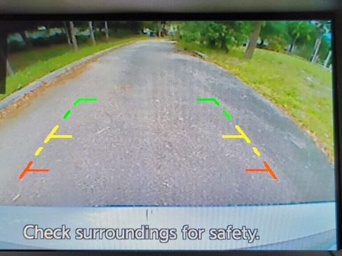 Used 2020 Nissan Pathfinder SV image 21