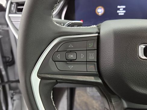 New 2025 Jeep Grand Cherokee Limited w/ Black Appearance Package image 18