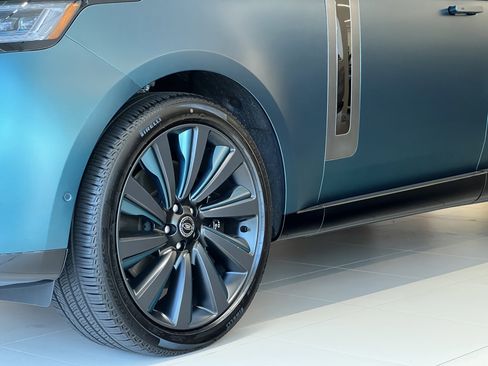 New 2025 Land Rover Range Rover SV AWD/4WD image 2
