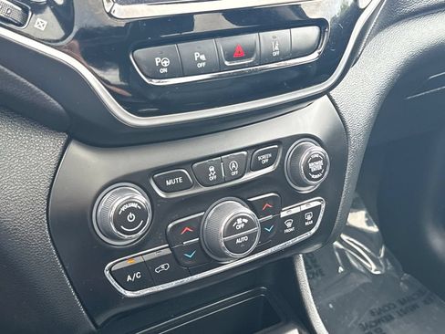 Used 2022 Jeep Cherokee Limited AWD/4WD image 24