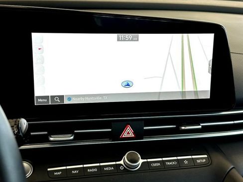 Used 2025 Hyundai Elantra SEL FWD image 14