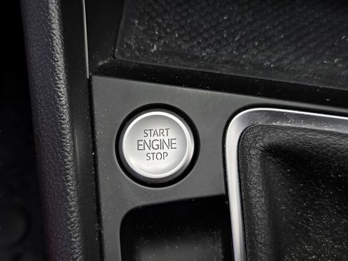 Used 2022 Volkswagen Jetta SE w/ Panoramic Sunroof Package image 22