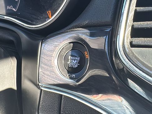 Used 2019 Jeep Grand Cherokee Overland image 30