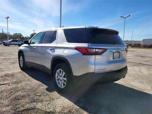 Used 2021 Chevrolet Traverse LS image 16