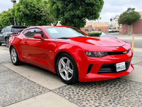 Used 2018 Chevrolet Camaro LT RWD image 3