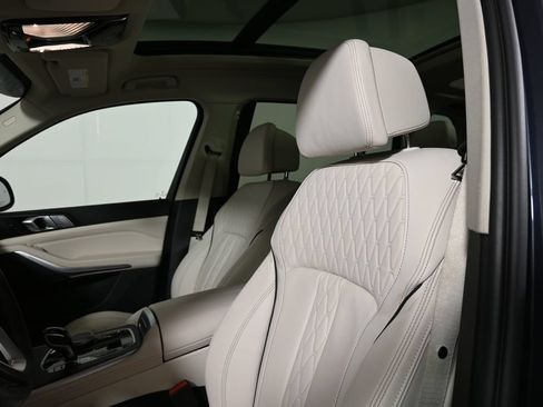 Used 2022 BMW X7 xDrive40i w/ Premium Package AWD/4WD image 15