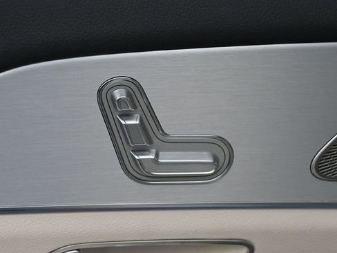 Used 2025 Mercedes-Benz GLS 450 4MATIC image 25