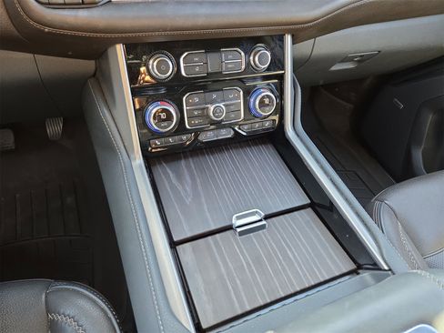 Used 2022 GMC Yukon XL Denali image 22