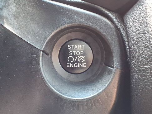 Certified 2022 Jeep Renegade Altitude w/ Sun/Sound Group AWD/4WD image 19