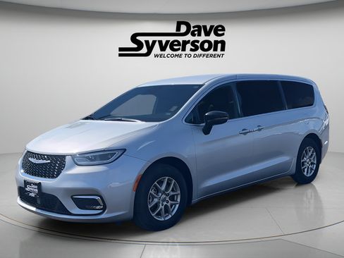 Used 2024 Chrysler Pacifica Touring-L FWD image 1