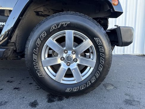 Used 2018 Jeep Wrangler Unlimited Sahara w/ Connectivity Group image 32