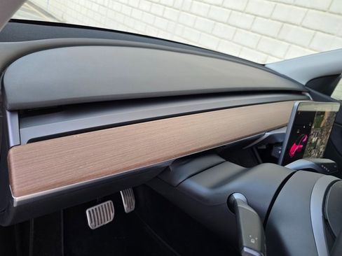 Used 2021 Tesla Model Y Long Range image 16