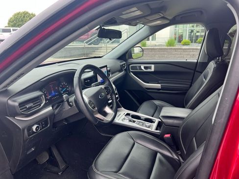 Used 2023 Ford Explorer XLT w/ Equipment Group 202A AWD/4WD image 9
