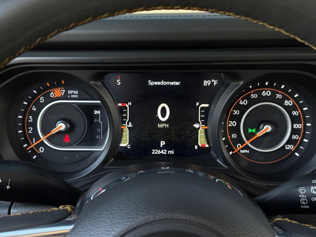 Used 2024 Jeep Wrangler Unlimited Sahara w/ Technology Group AWD/4WD image 30