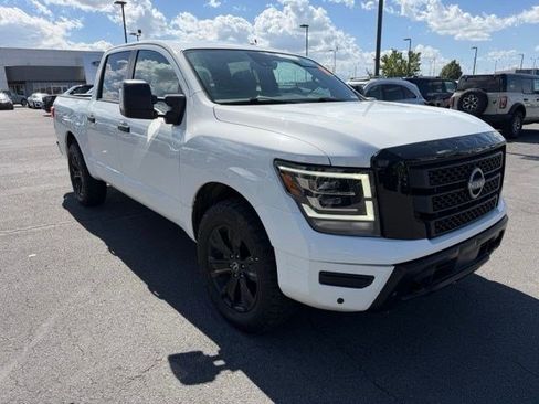 Used 2023 Nissan Titan SV w/ SV Convenience Package AWD/4WD image 10