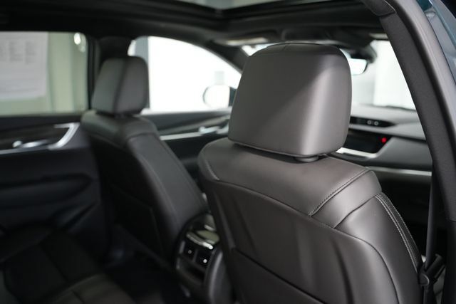 Used 2025 Cadillac XT5 Sportv w/ LPO, Bronce Accent Package AWD/4WD image 19