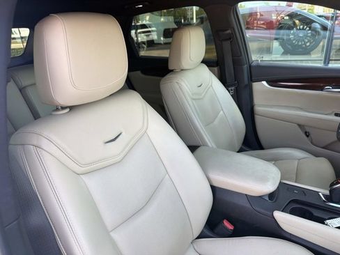 Used 2018 Cadillac XT5 Luxury w/ Driver Awareness Package FWD image 19
