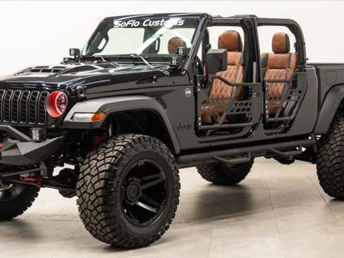 Used 2026 Jeep Gladiator Sport AWD/4WD image 1