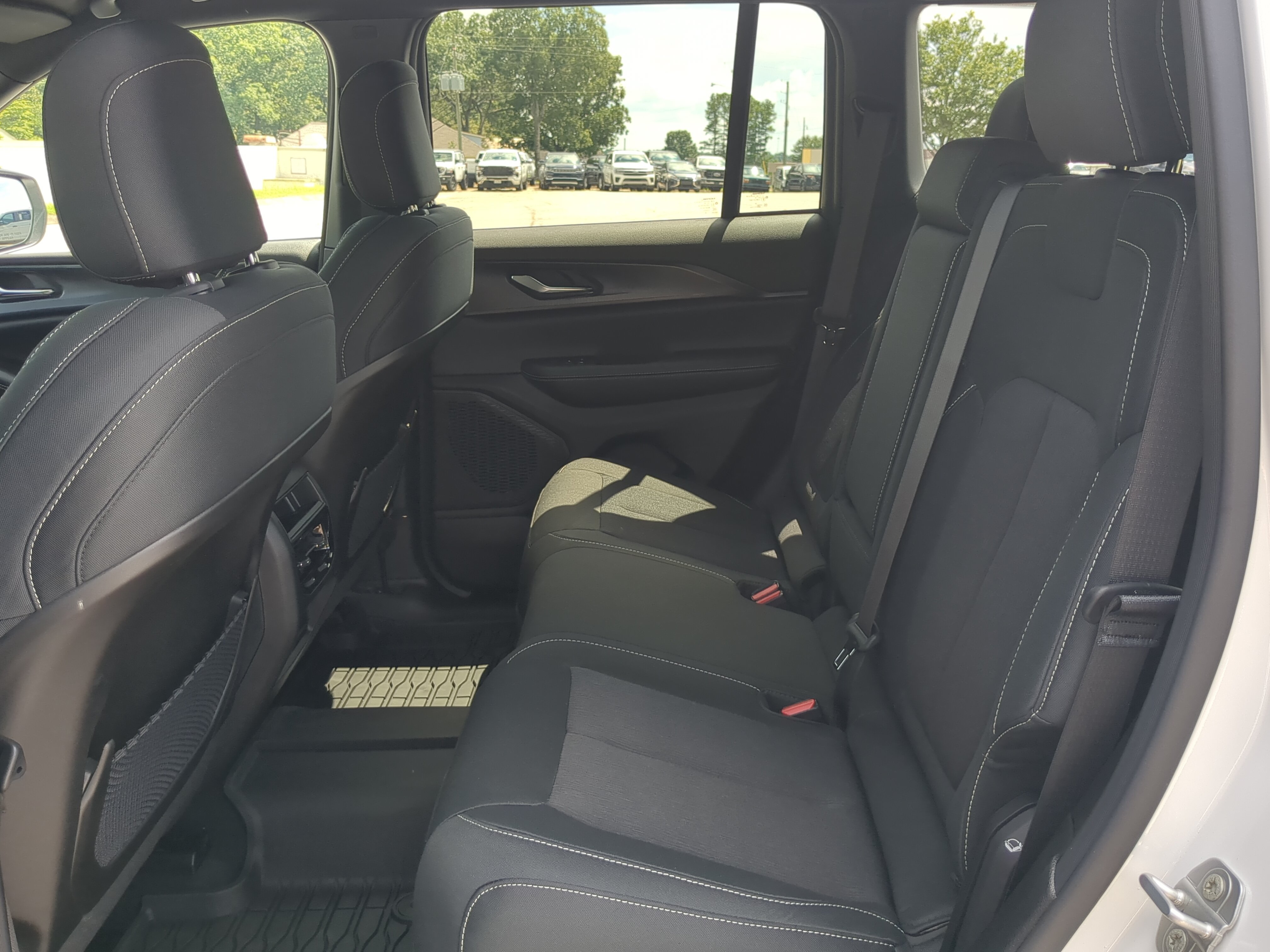 New 2026 Jeep Grand Cherokee Laredo RWD image 12