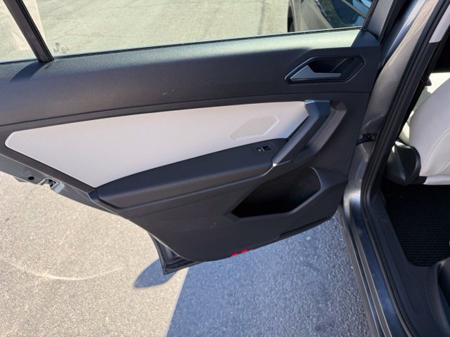Used 2018 Volkswagen Tiguan SE AWD/4WD image 10