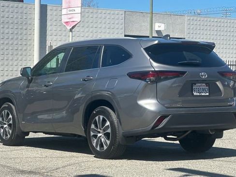 Used 2025 Toyota Highlander XLE image 6