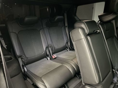 Used 2025 Jeep Grand Cherokee L Altitude AWD/4WD image 20