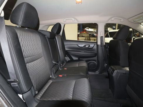 Used 2017 Nissan Rogue SV w/ SV Premium Package image 26