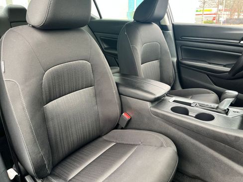 Used 2025 Nissan Altima 2.5 SV FWD image 37