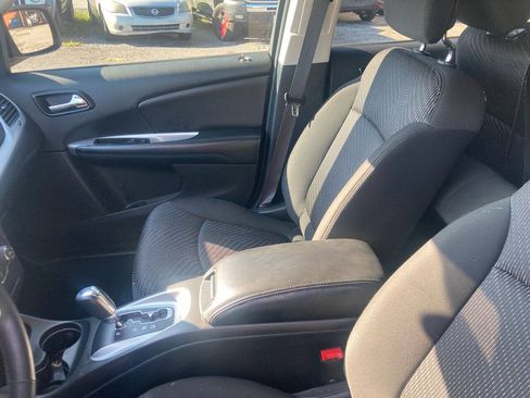 Used 2016 Dodge Journey SE w/ Flexible Seating Group FWD image 11