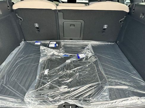 New 2026 Volvo XC60 B5 Plus w/ Protection Package Premier AWD/4WD image 9