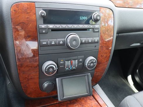 Used 2011 Chevrolet Avalanche LS image 14