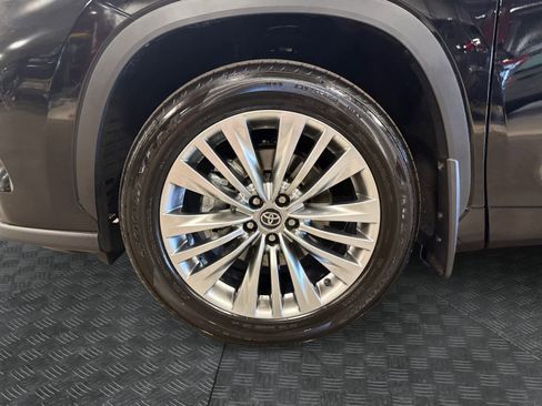 Used 2026 Toyota Highlander Platinum image 16