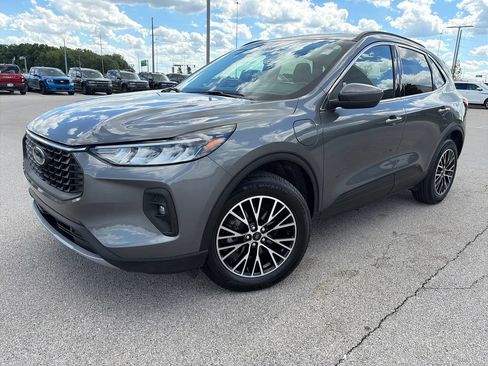 Used 2025 Ford Escape SE FWD image 3