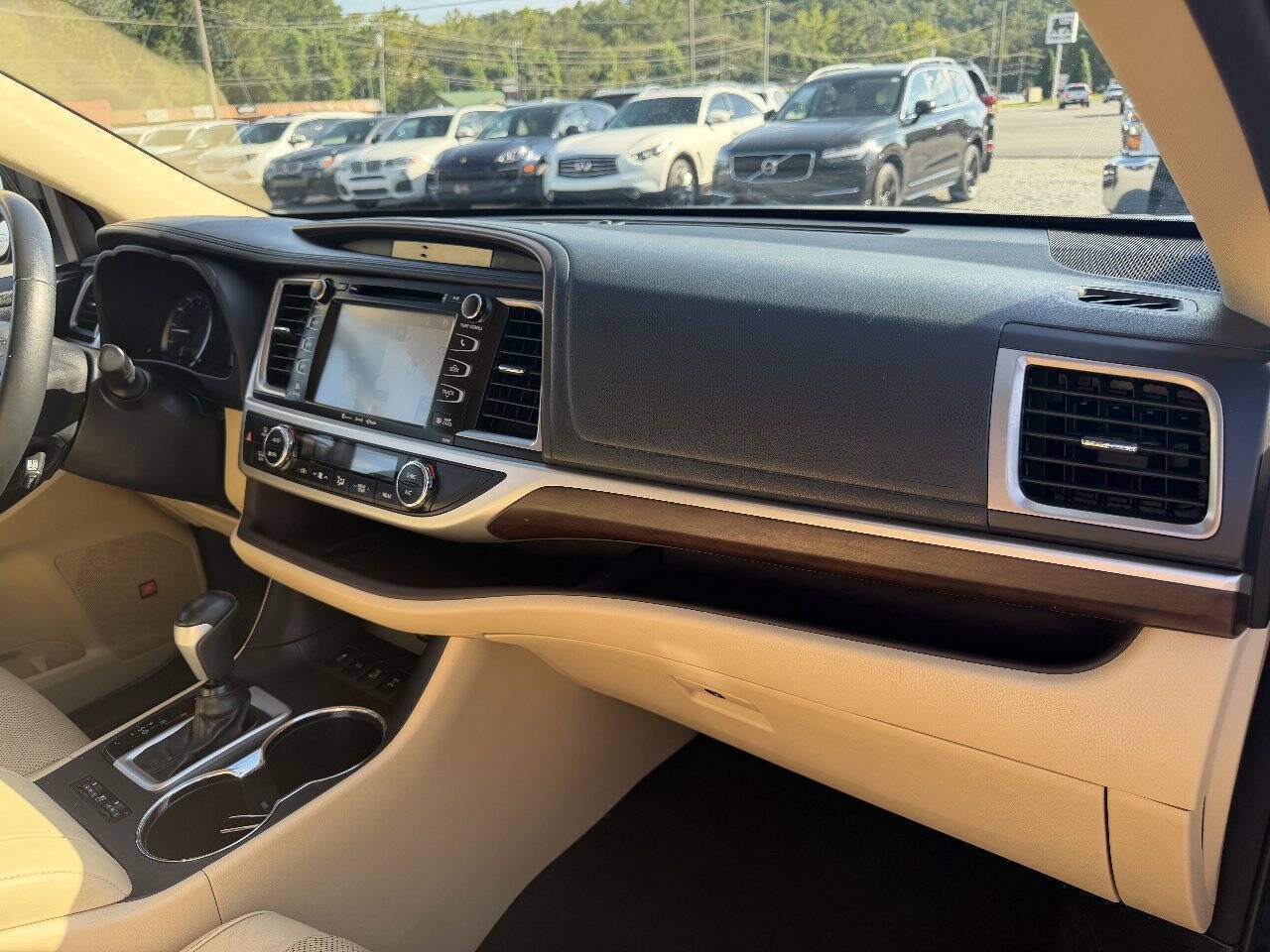 Used 2016 Toyota Highlander Limited Platinum AWD/4WD image 18
