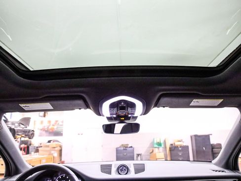 Certified 2025 Porsche Macan image 23