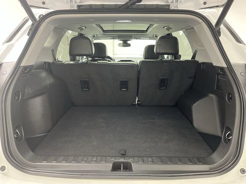 Certified 2022 GMC Terrain SLT w/ Infotainment Package II image 32