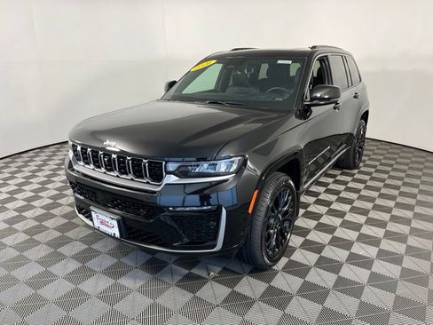 Used 2026 Jeep Grand Cherokee Summit w/ Adv Protech Group IV AWD/4WD image 3