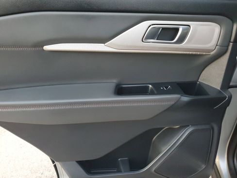 Used 2025 Ford Explorer Active image 30