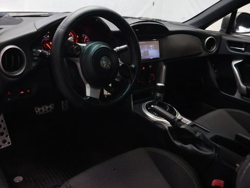 Used 2017 Toyota 86 RWD image 16