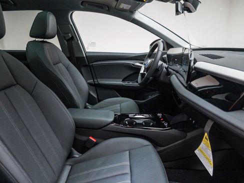 New 2025 Audi Q6 e-tron Premium image 20