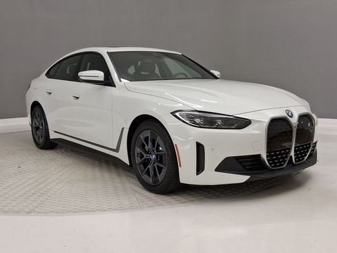 Used 2023 BMW i4 eDrive40 w/ Premium Package RWD image 7