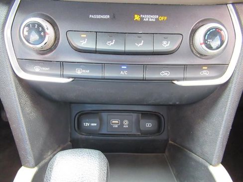 Used 2019 Hyundai Santa Fe SE FWD image 25